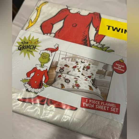 NEW The Grinch Flannel Christmas Sheet Set Twin - Picture 3 of 3